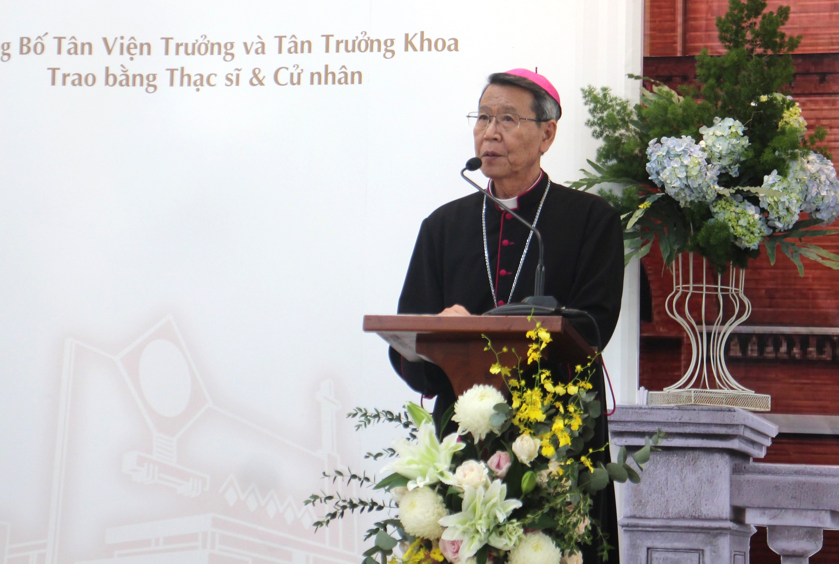 Đức Giám mục Phêrô Nguyễn Văn Khảm trả lời phỏng vấn Báo Công Giáo và Dân Tộc: “Quan sát, lắng nghe, học hỏi để chu toàn nhiệm vụ…”